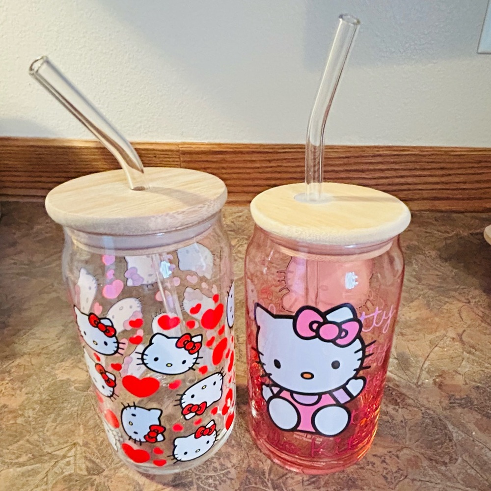 Hello Kitty Glass Tumbler Set with Lids and Straws